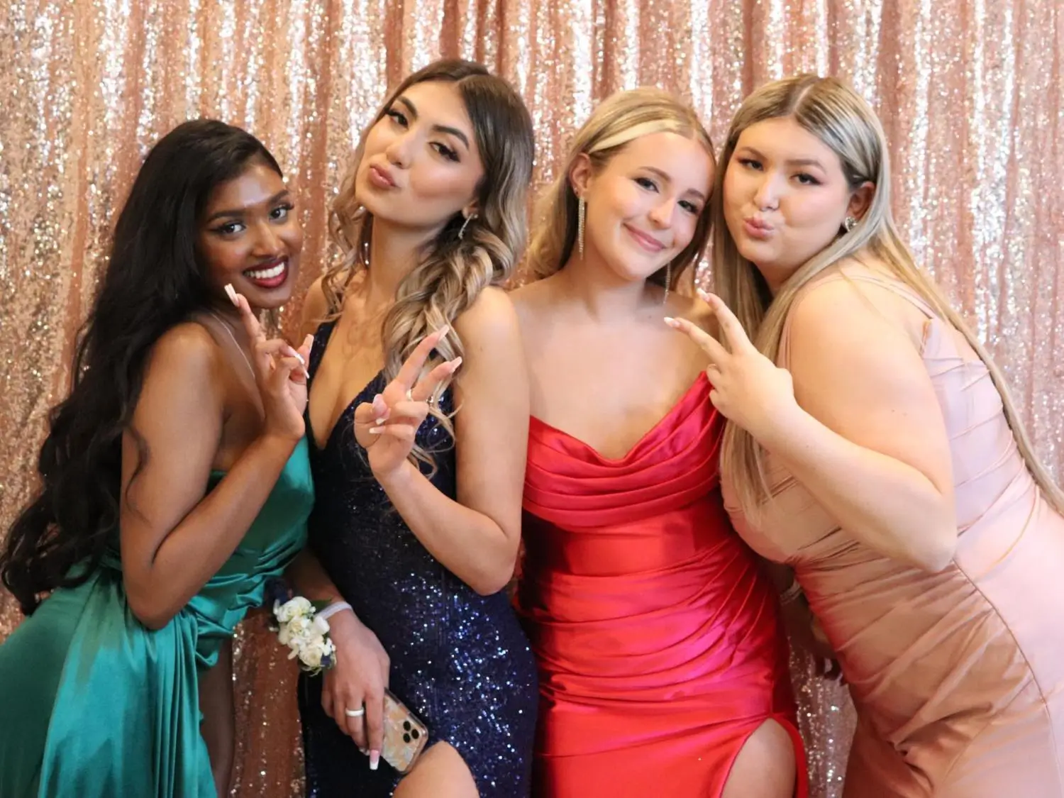 rose-gold-sequin-backdrop-a1 rose-gold-sequin-backdrop-a1